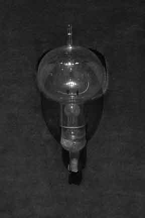 Ensimmäinen henkulamppu