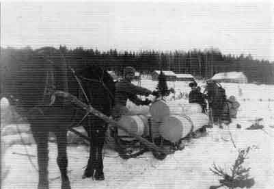 Tukinajoa Kivihuhdan jokirantaan uittoa varten 1954