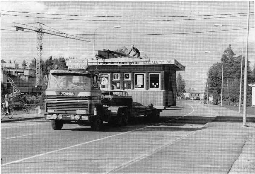Erikoiskuljetus autogrilli siirto 1982 Kaupungin talon rakentamista